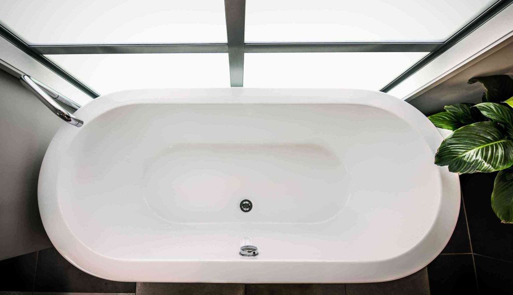 Slow Draining Tub How To Fix It With, How To Clean Bathtub Without Baking Soda